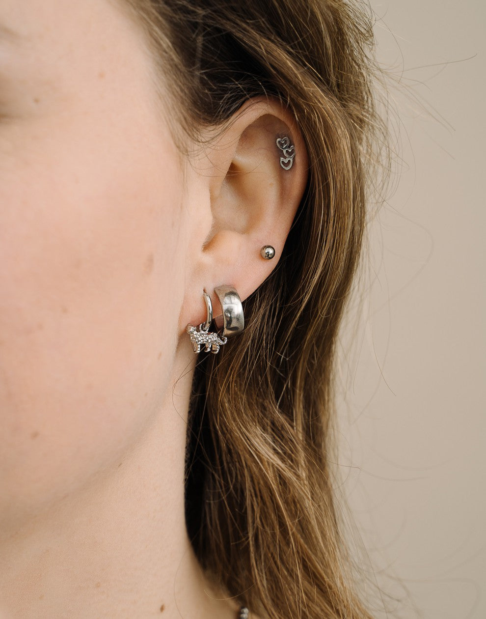 silver-colored stud earring