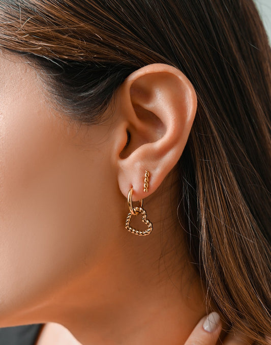 oorringen vallend hartje gedraaid goudkleurig