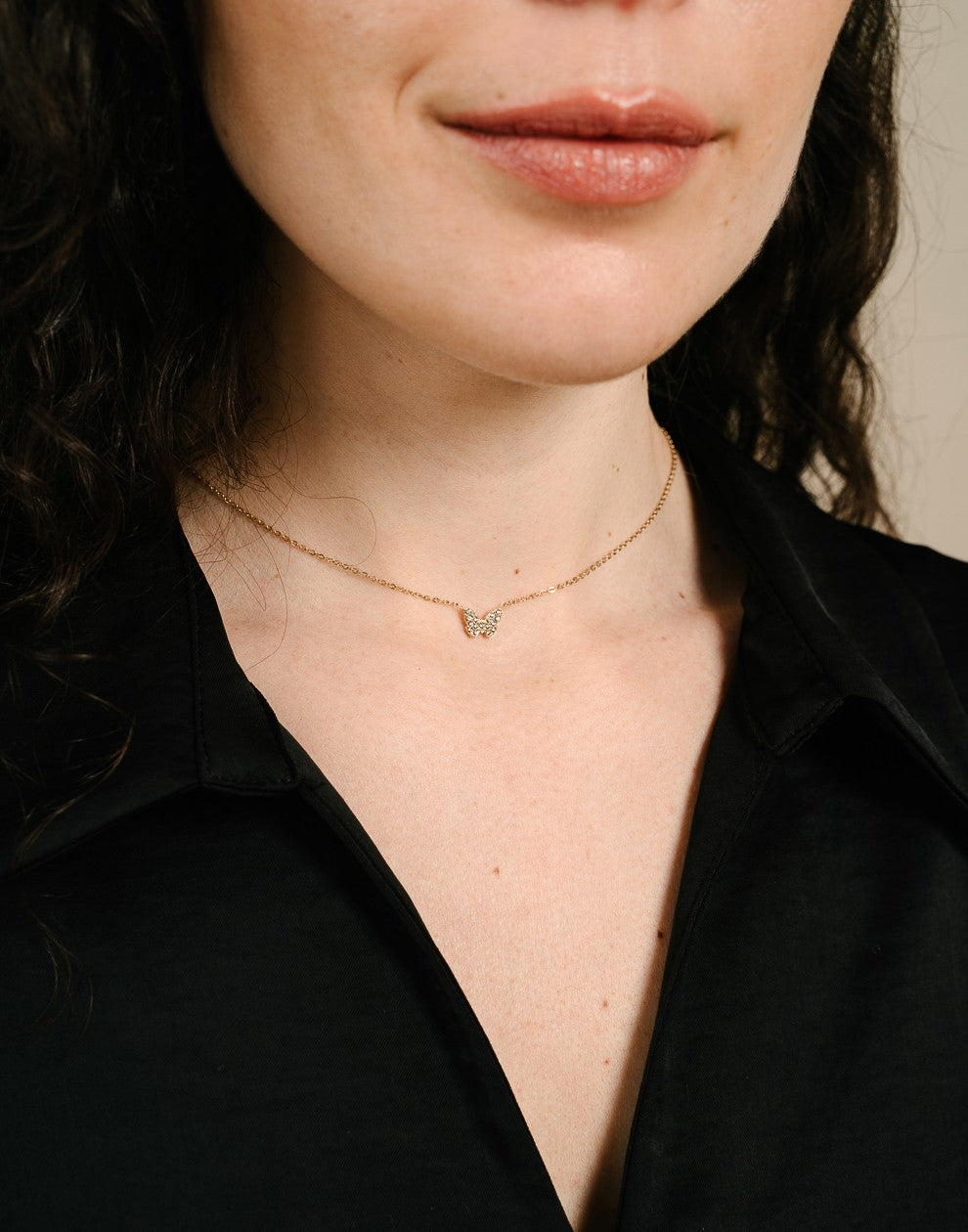 ketting vlinder steentjes goudkleurig