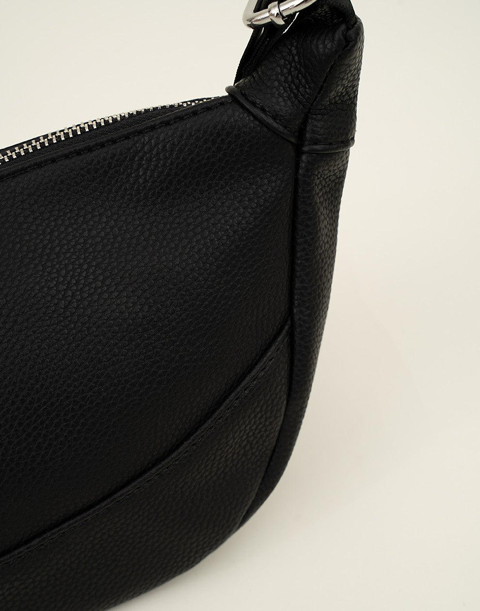 Must-have crossbody bag black