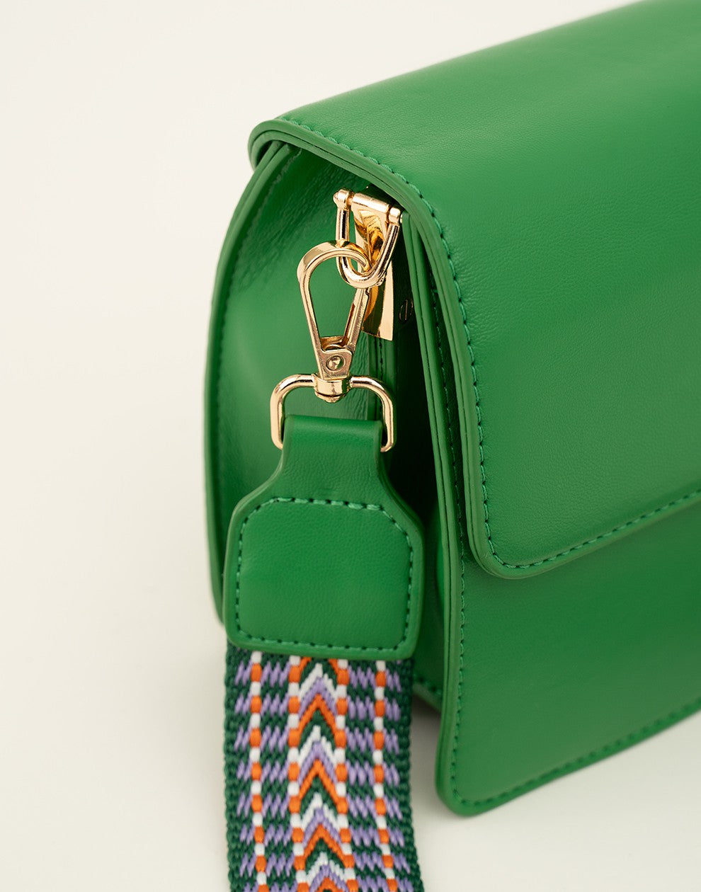 schoudertasje met luxe schouderband groen