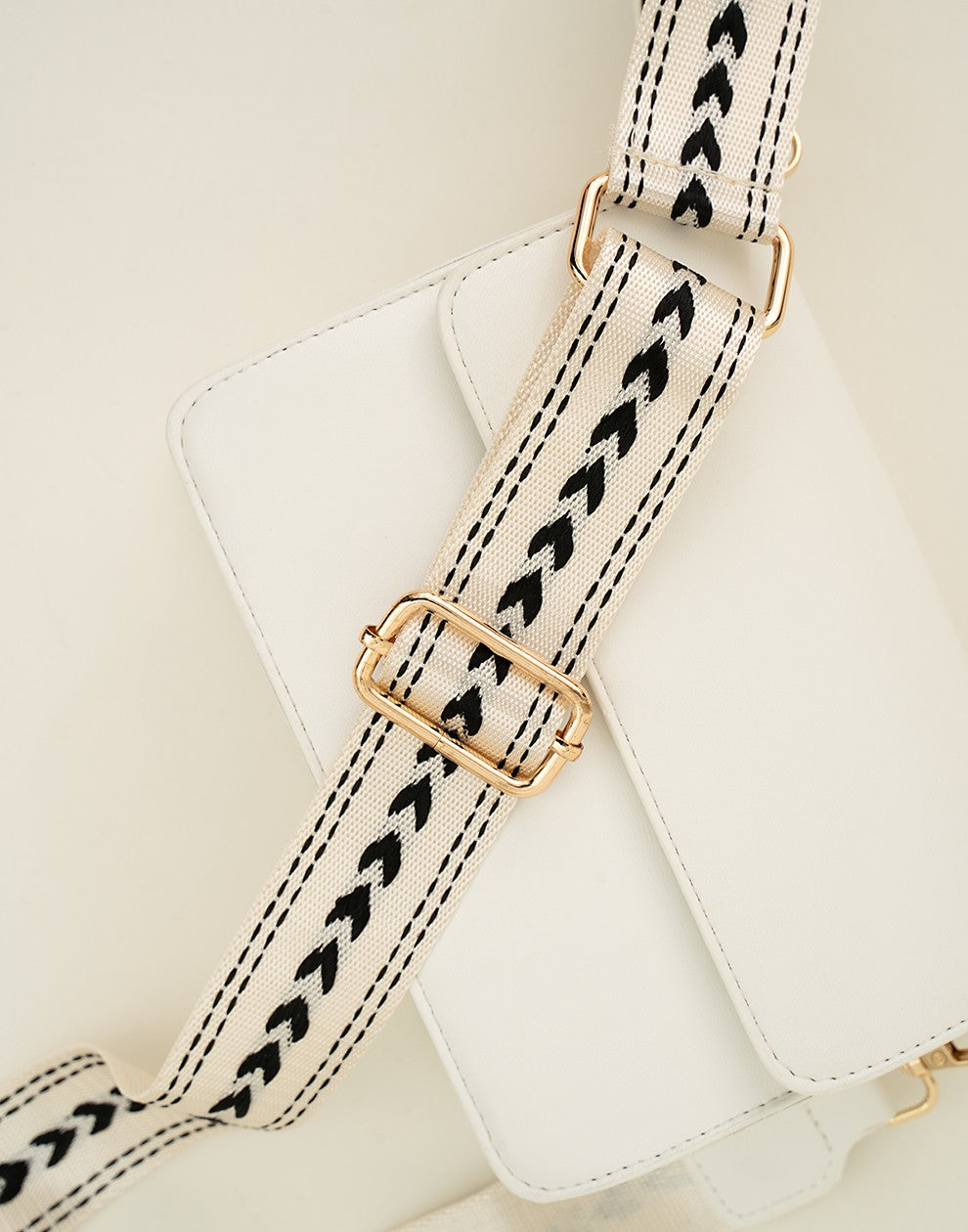 schoudertasje met luxe schouderband wit