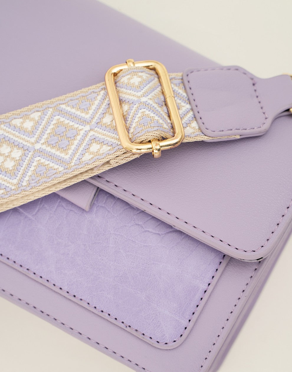 schoudertas croco met luxe band lila
