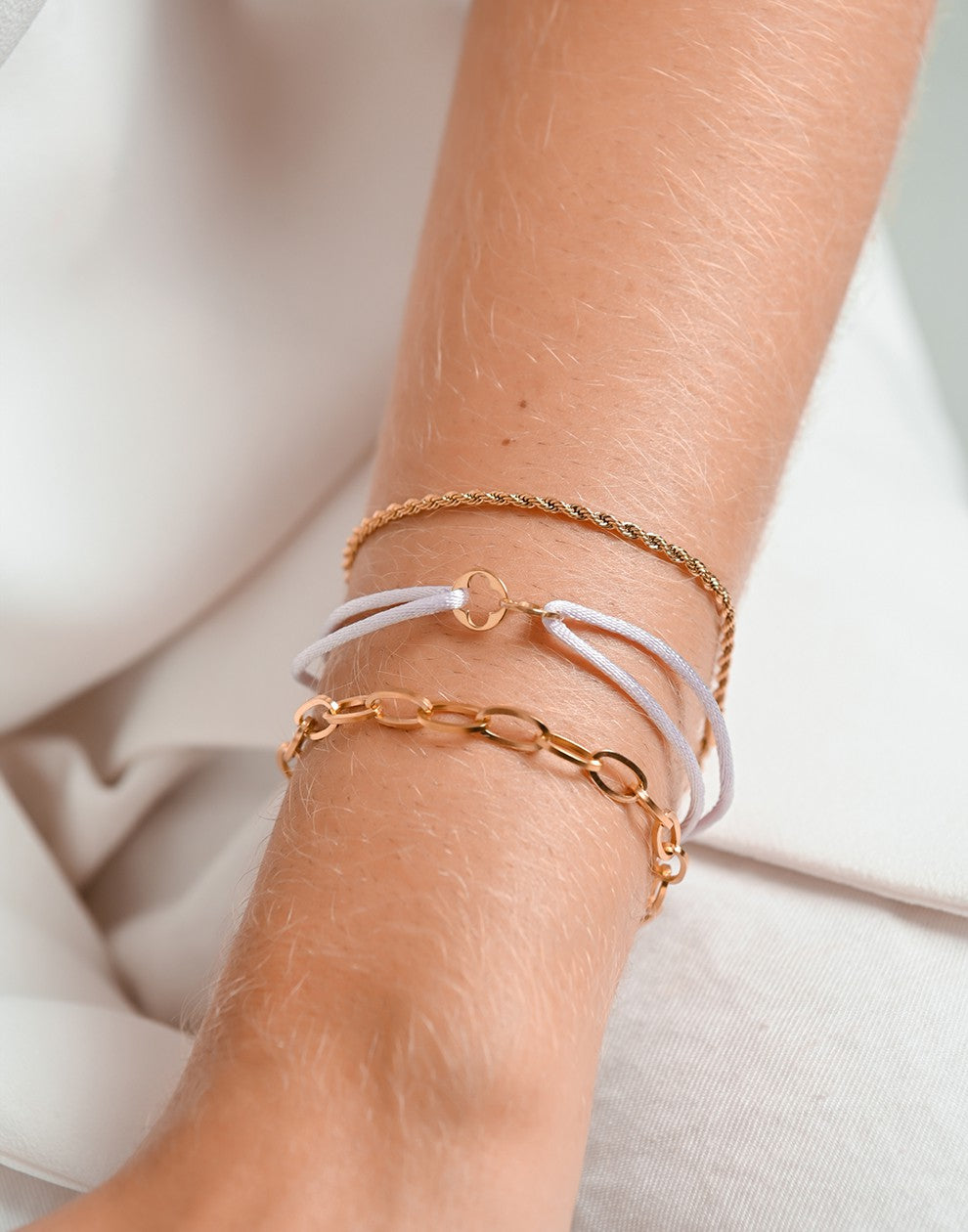 gedraaide schakelarmband goudkleurig 2.5mm