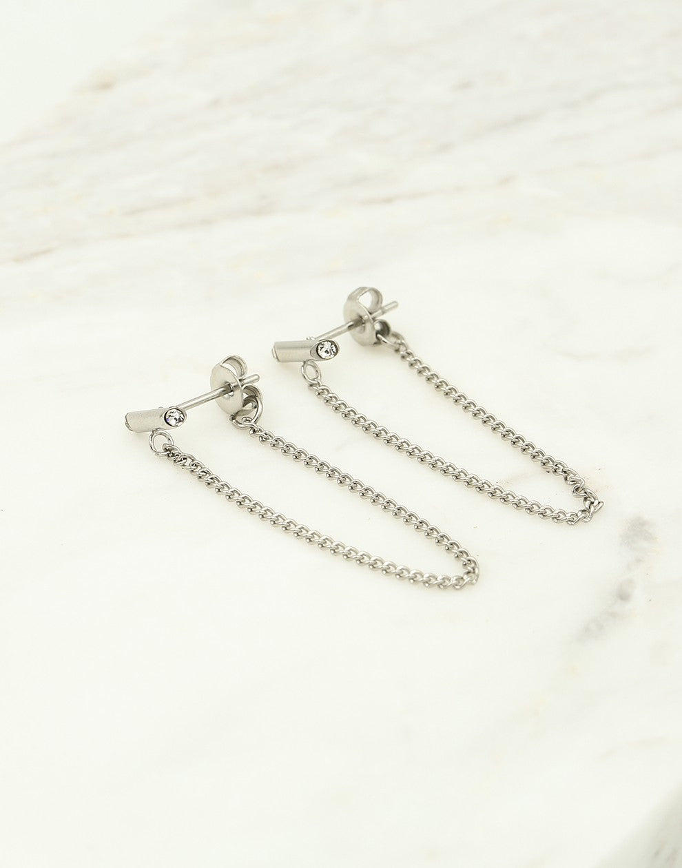 Oorsteker staafje strass met chain zilverkleurig