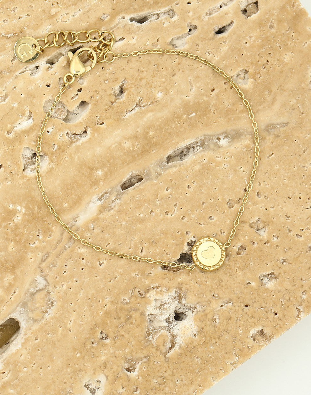 Bracelet coin with gold-colored heart