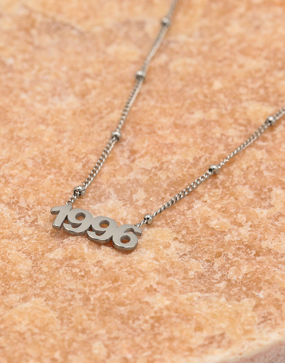 Ketting jaartal 1996 zilverkleurig