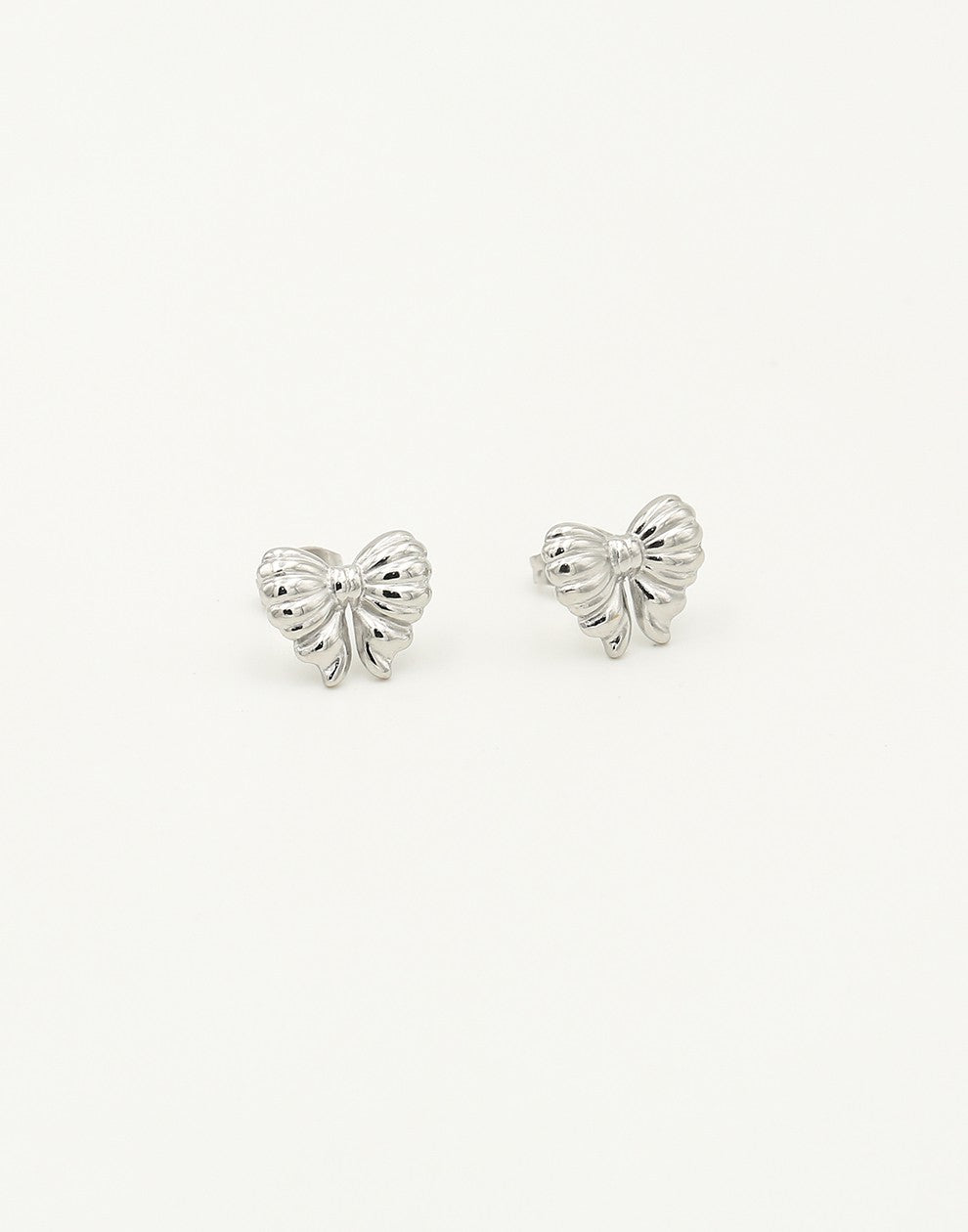 chunky schelp oorbellen zilverkleurig