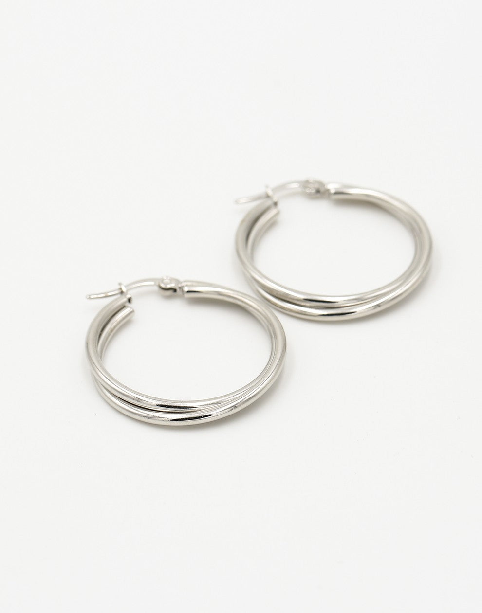 fijne hoops gevlochten zilverkleurig
