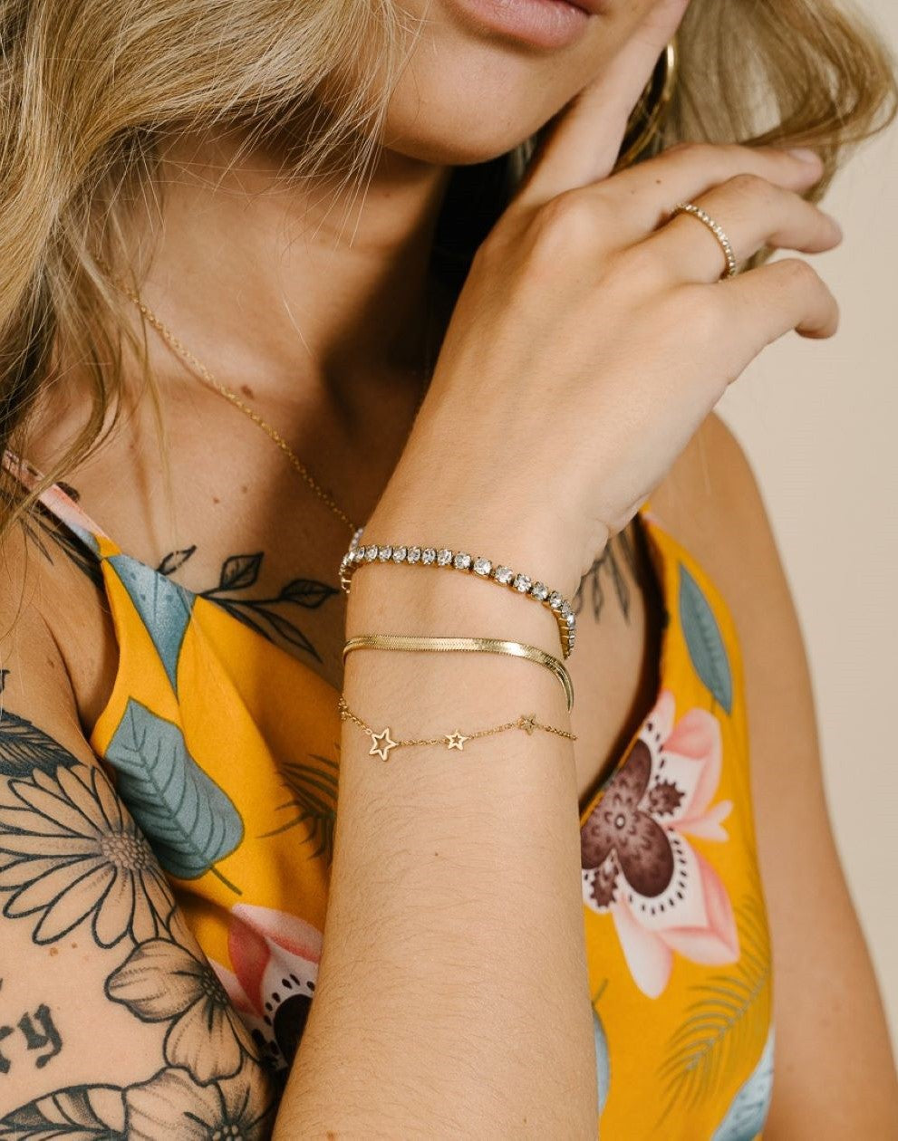 armband open sterretjes goudkleurig