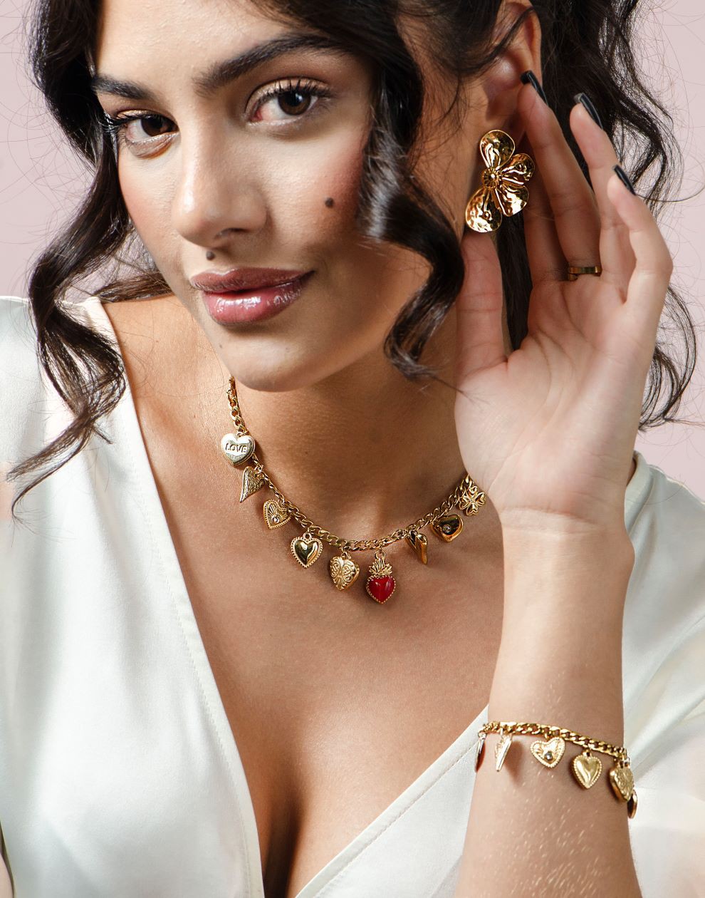 Bedelketting multi hartjes goudkleurig