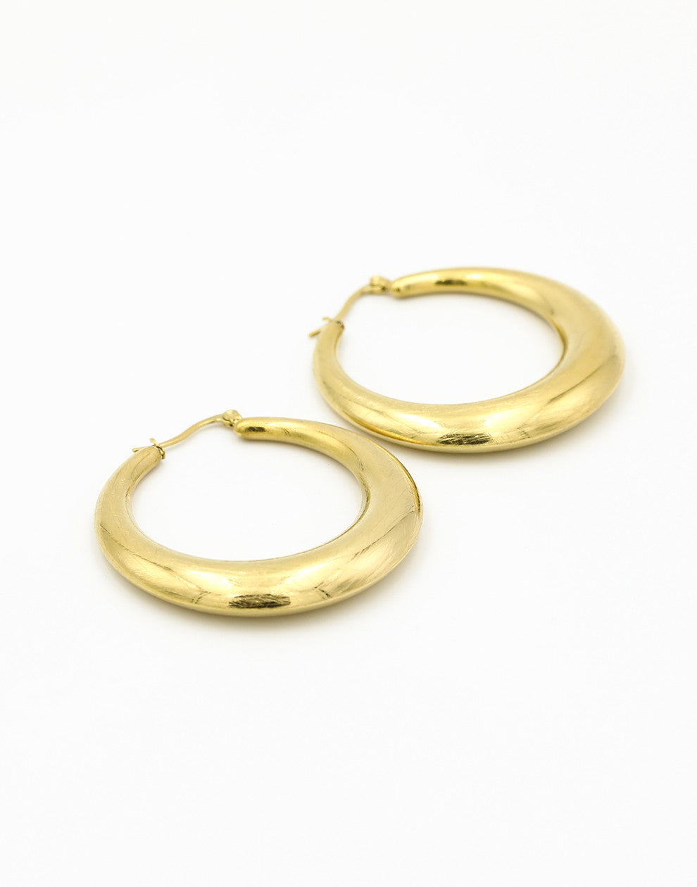 Oorringen statement hoop mat goudkleurig
