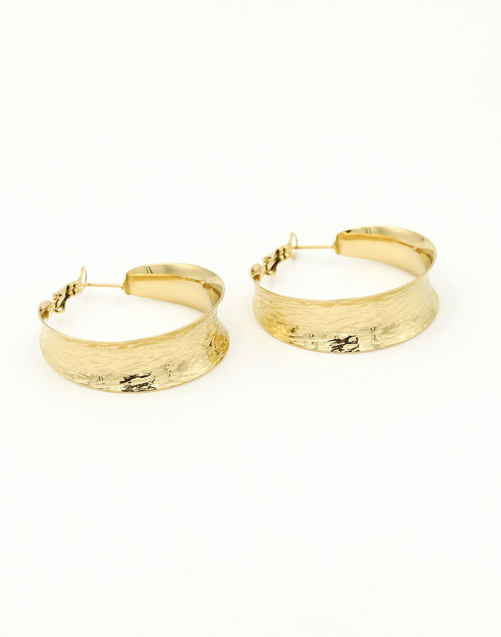 gebogen vintage hoop oorbellen met patroon goudkleurig