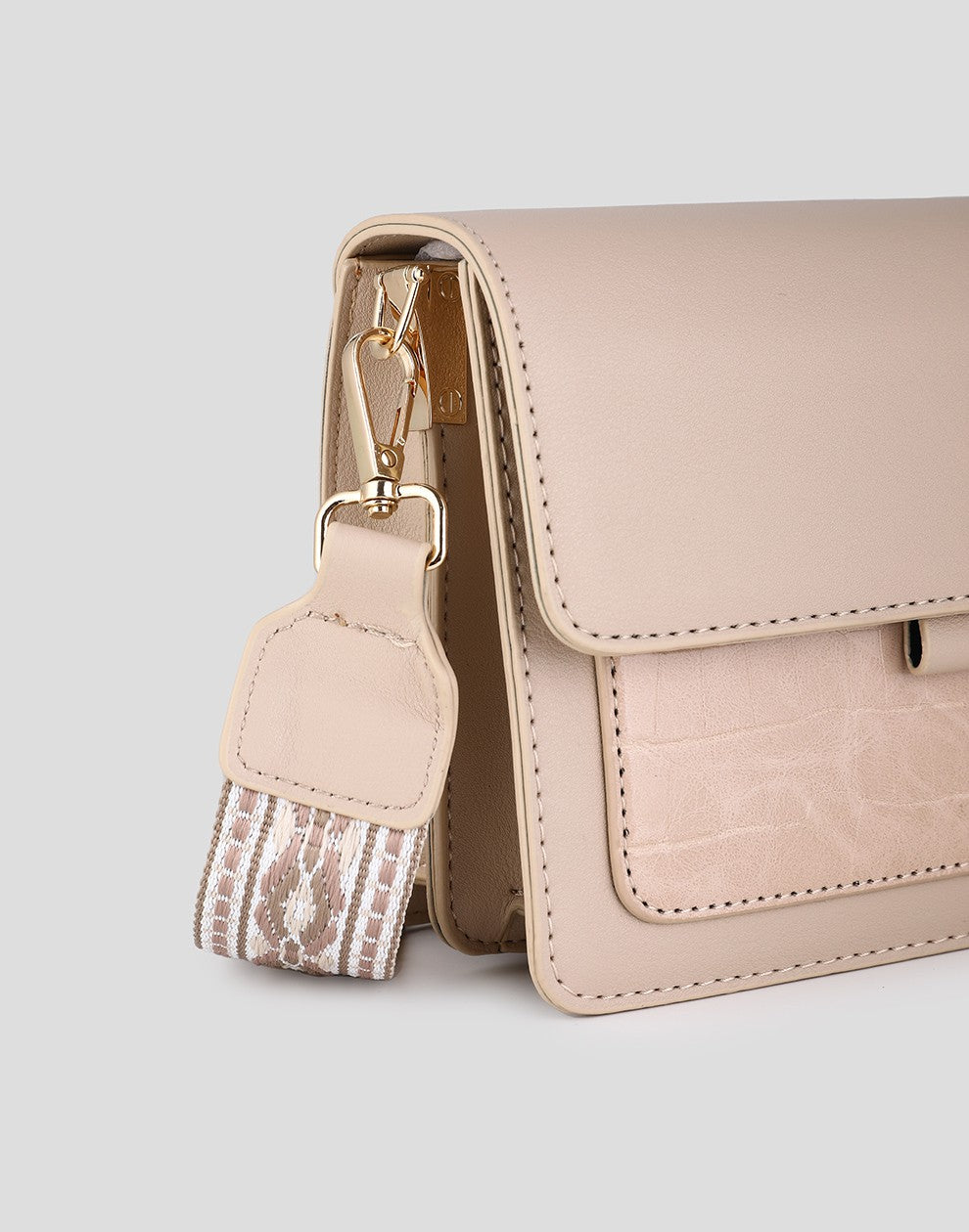 Shoulder bag beige crocodile with luxurious strap