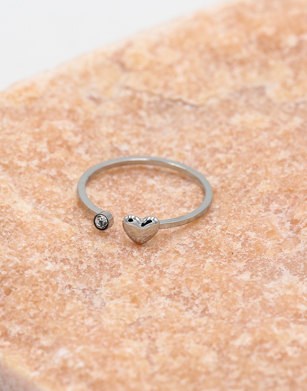 Ring heart with silver-colored stone