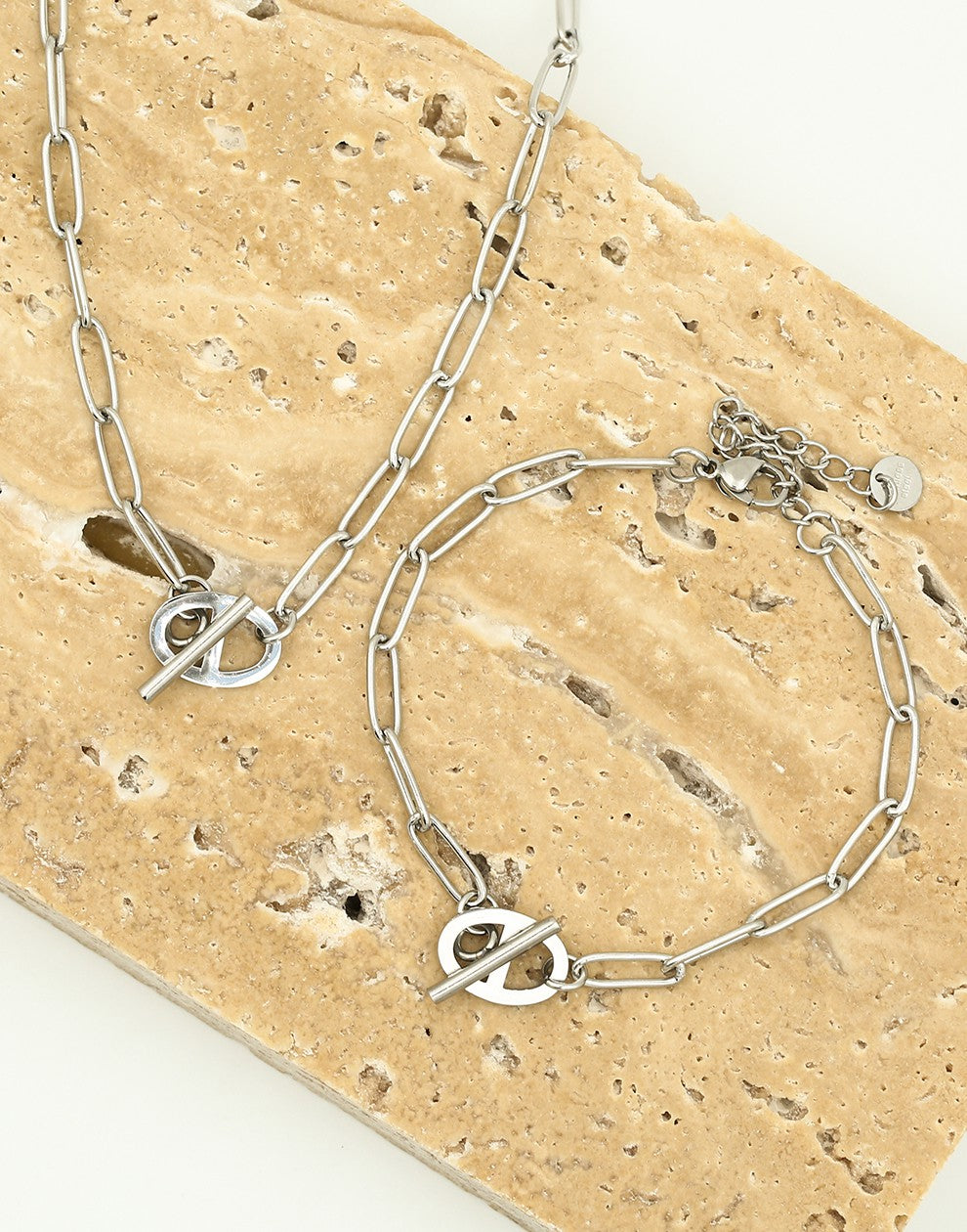 Paperclip armband met symbool kapittelsluiting zilverkleurig
