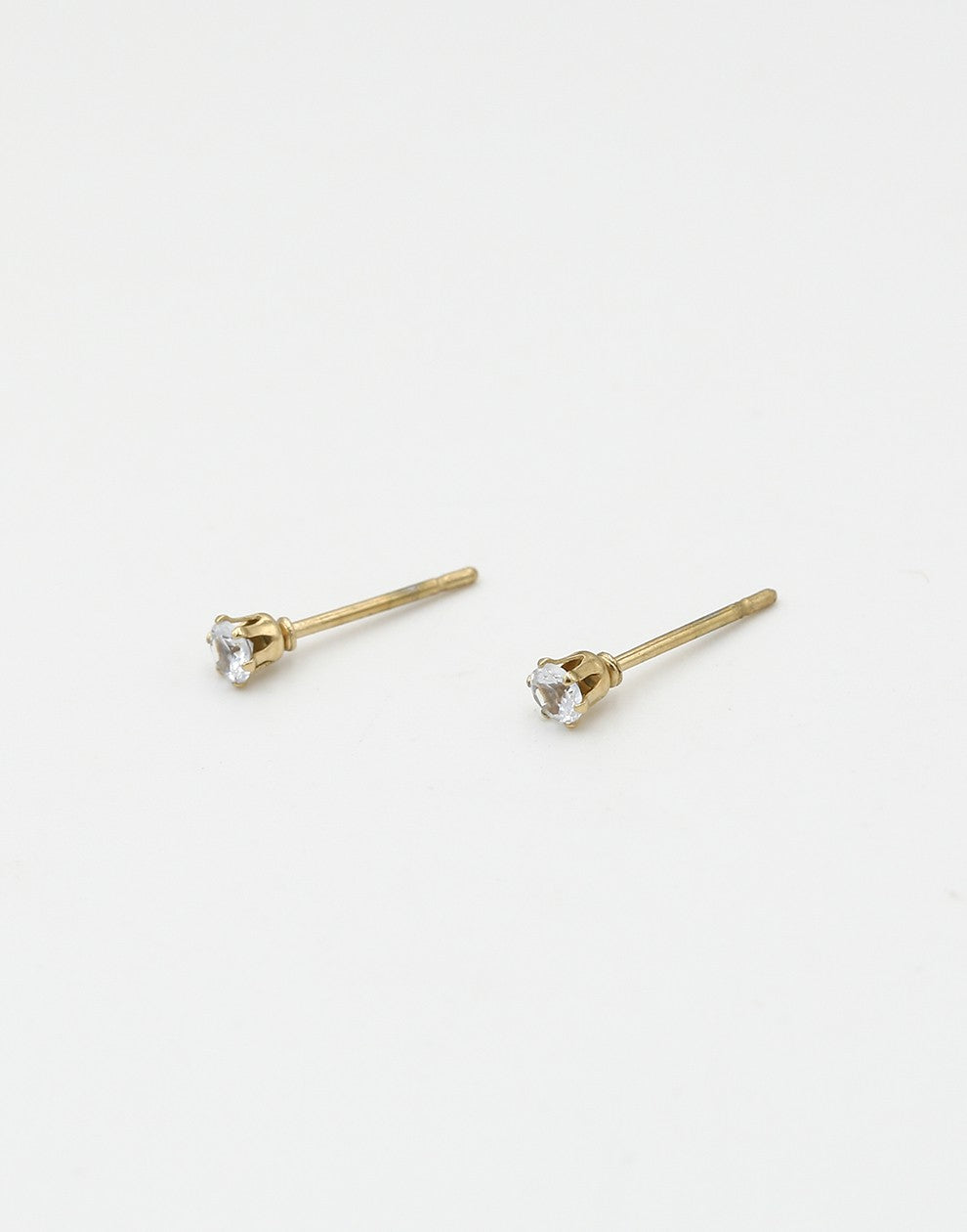 Oorknopje met steentje goudkleurig