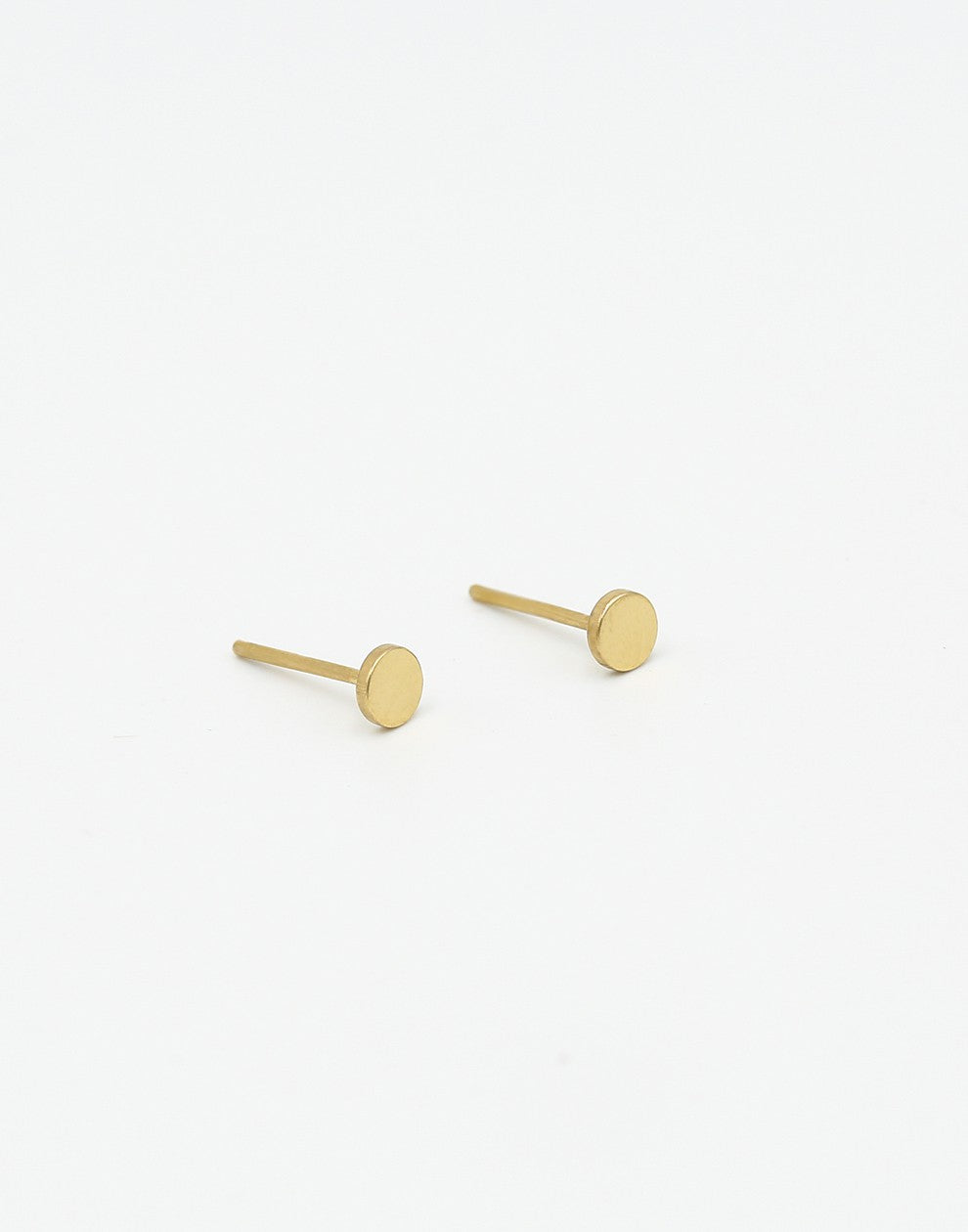 Studs flat circle in gold color
