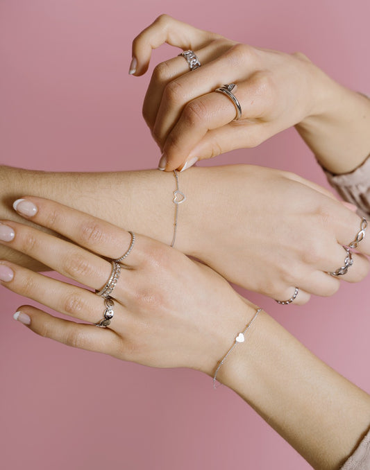 Vriendschapsarmbanden set love zilverkleurig