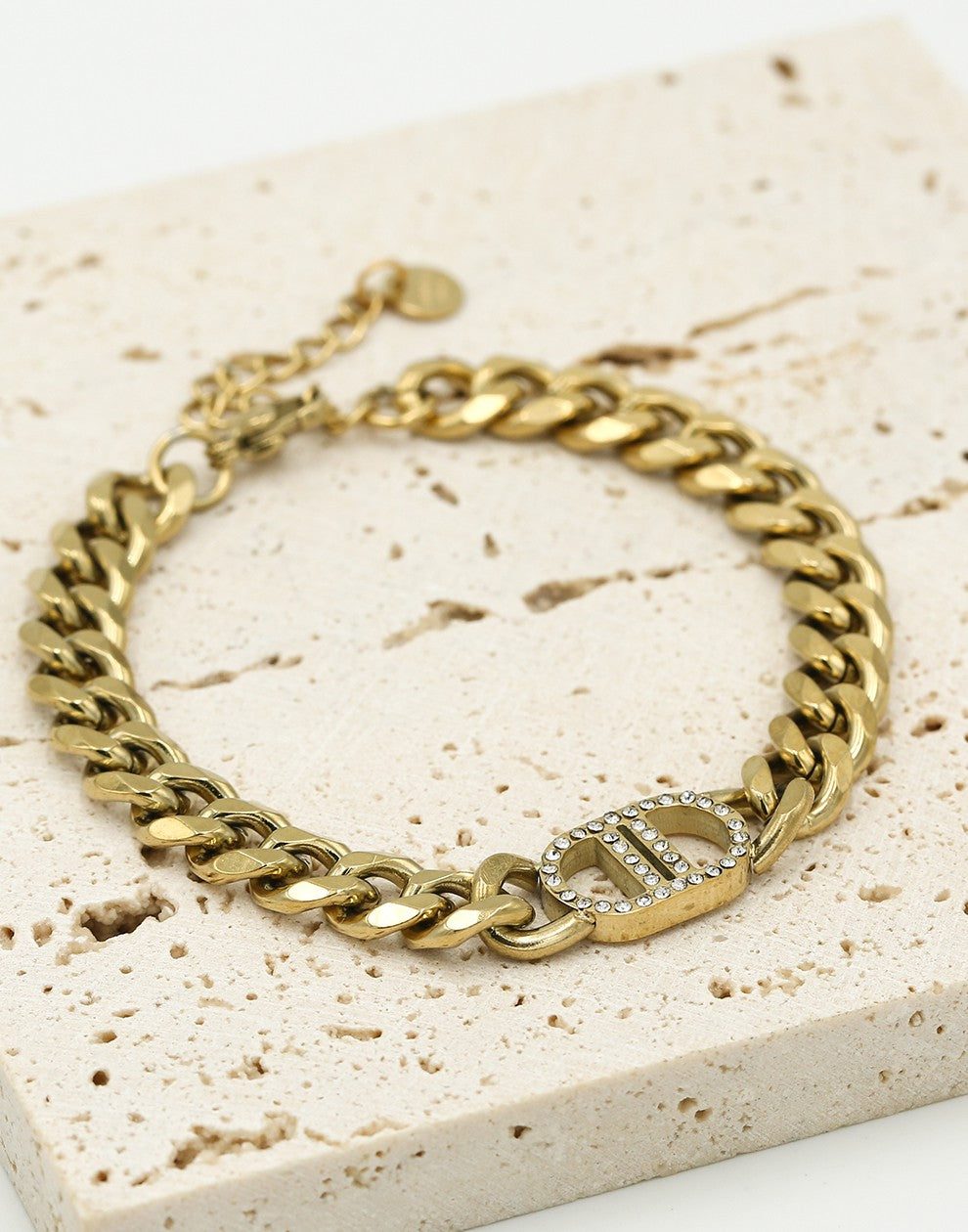 Armband DD met strass goudkleurig