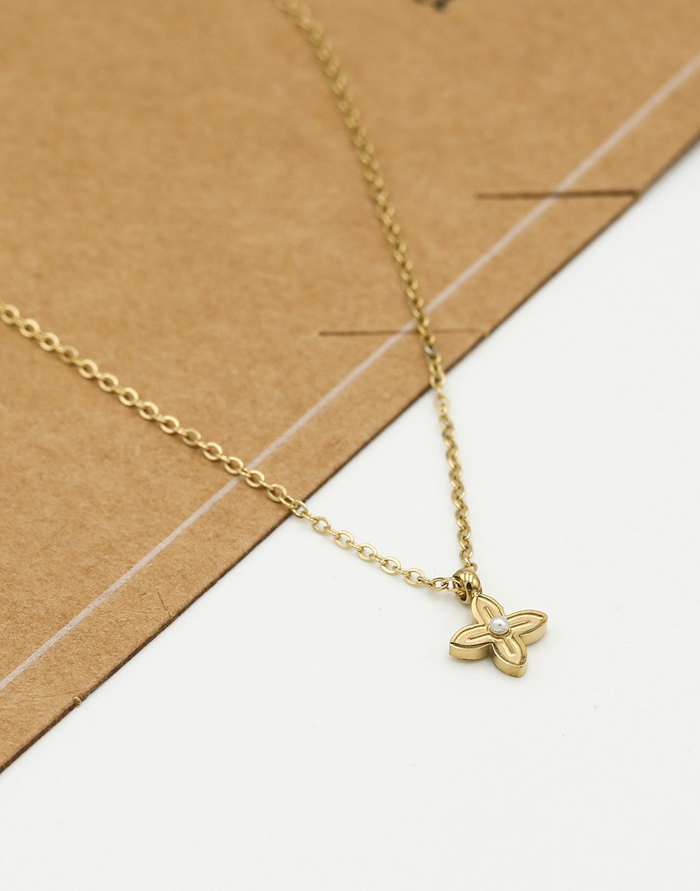 Ketting klaver met parel goudkleurig