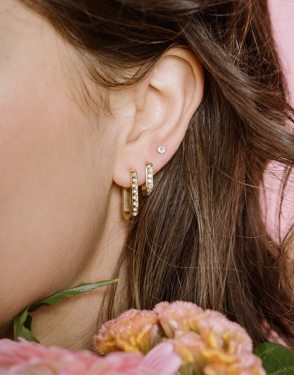 Rectangular earrings with gold-colored stones