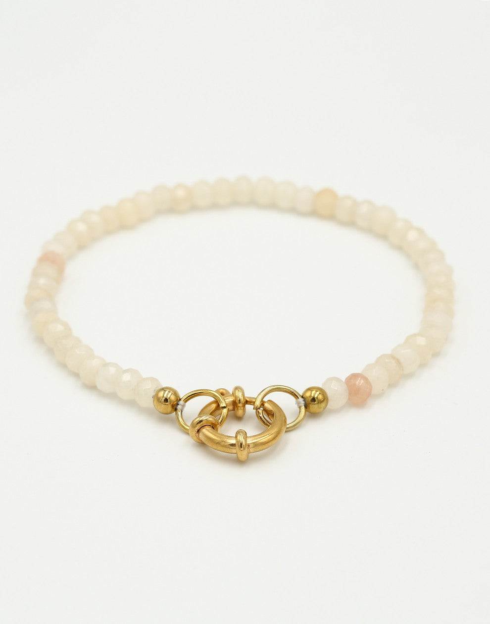 Kralenarmband met slotje beige