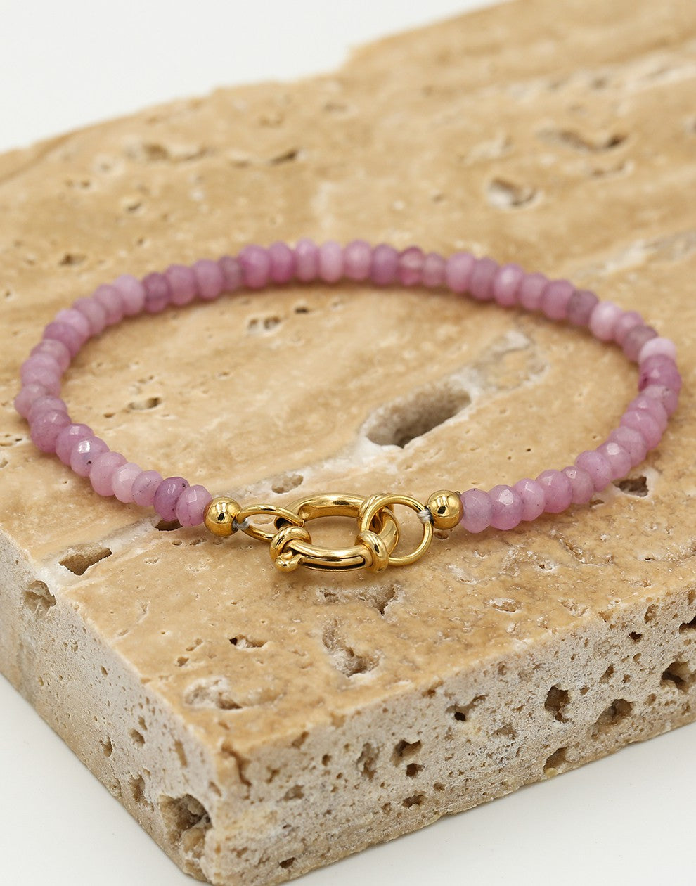 Kralenarmband met slotje paars