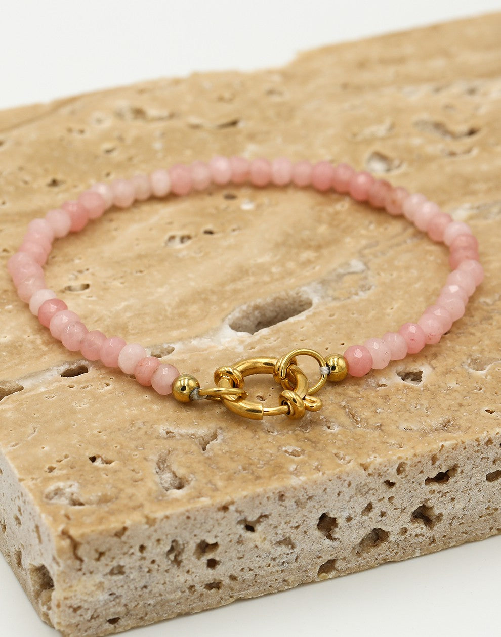 Kralenarmband met slotje roze