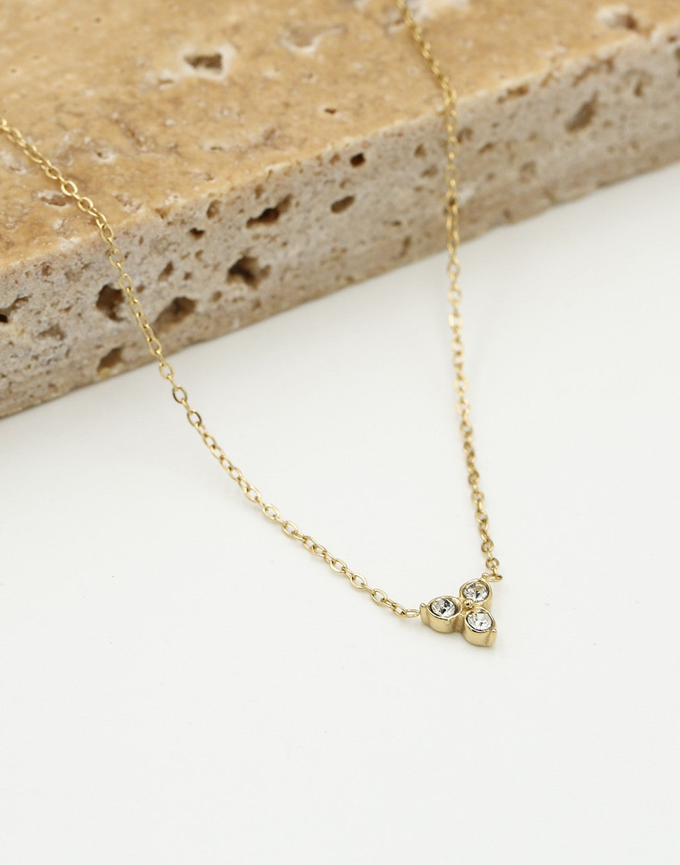 Ketting steentjes driehoek goudkleurig
