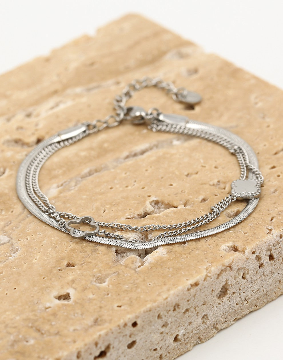 Armband dubbel klaver zilverkleurig