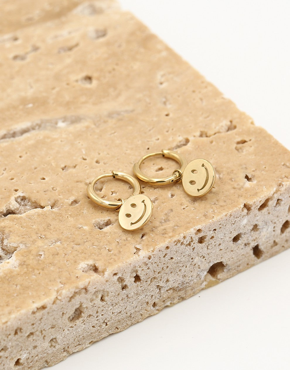 Oorringen smiley goudkleurig