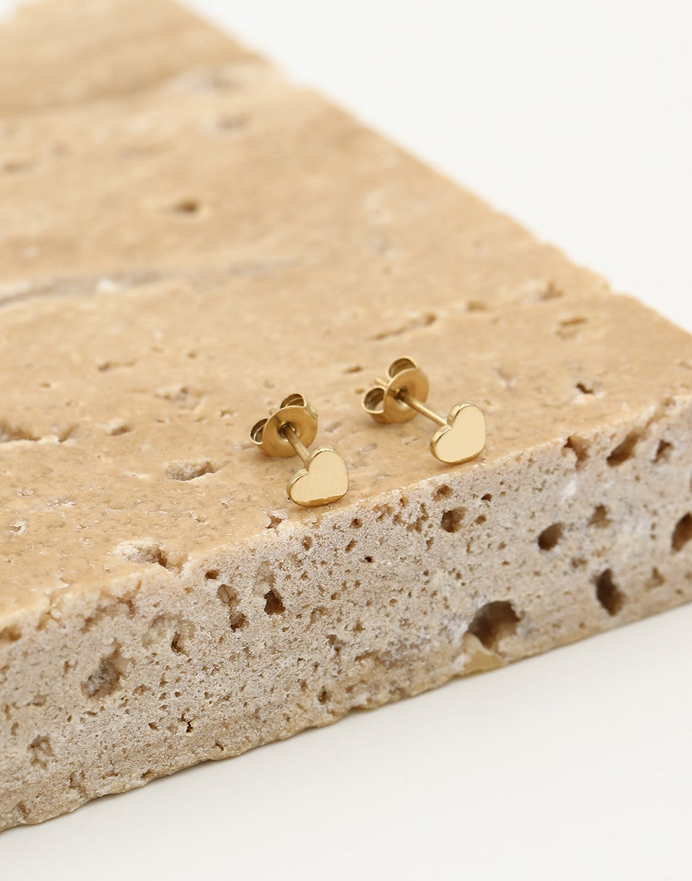 studs hartje plat goudkleurig
