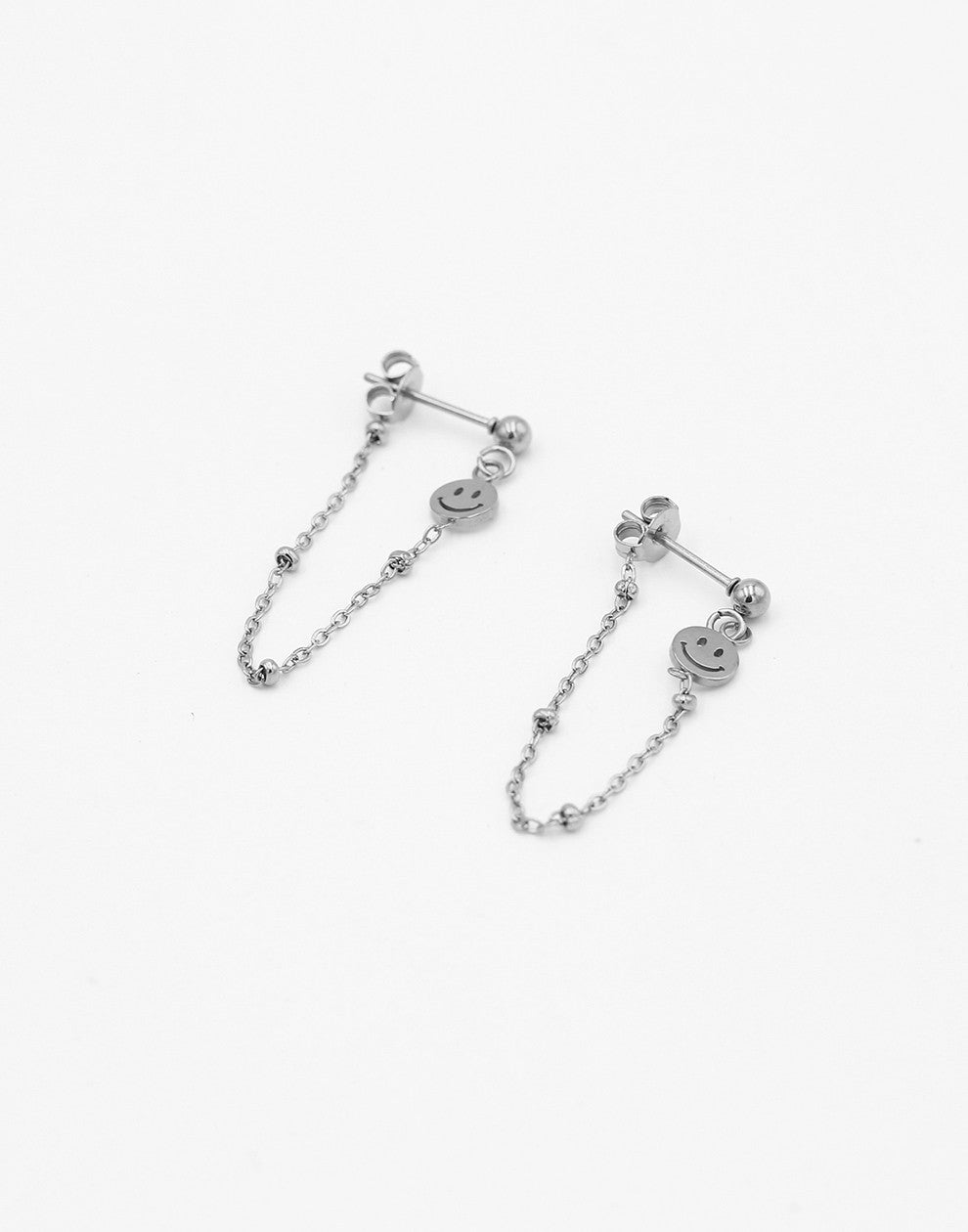 Oorsteker smiley chain zilverkleurig