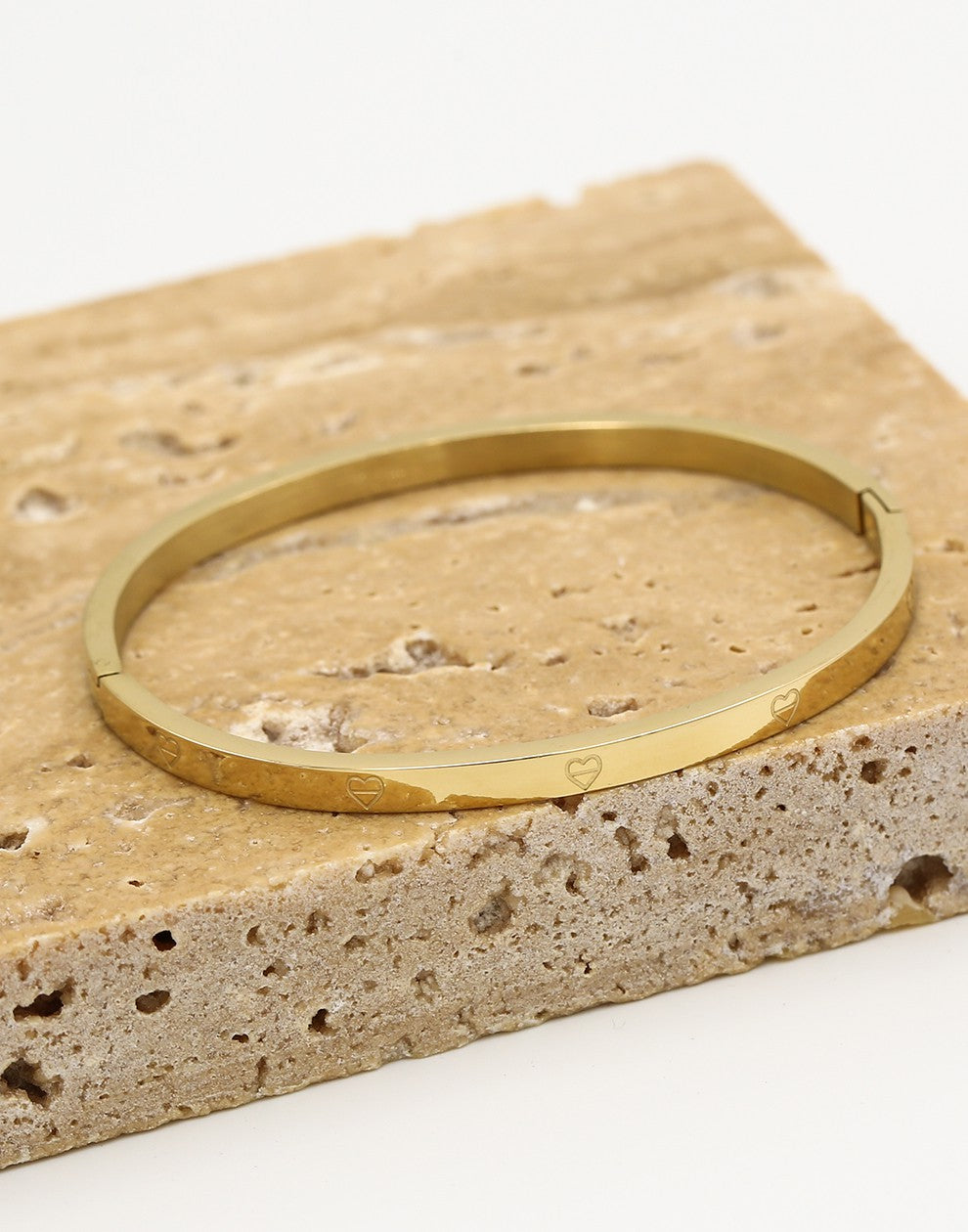 Bangle hartjes goudkleurig