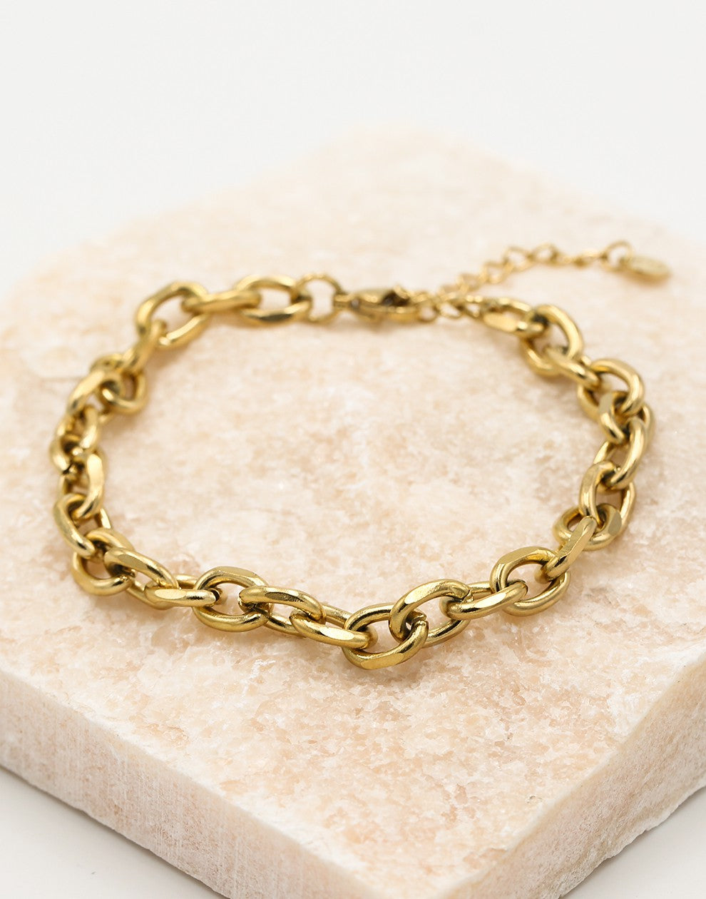 Schakelarmband grof goudkleurig