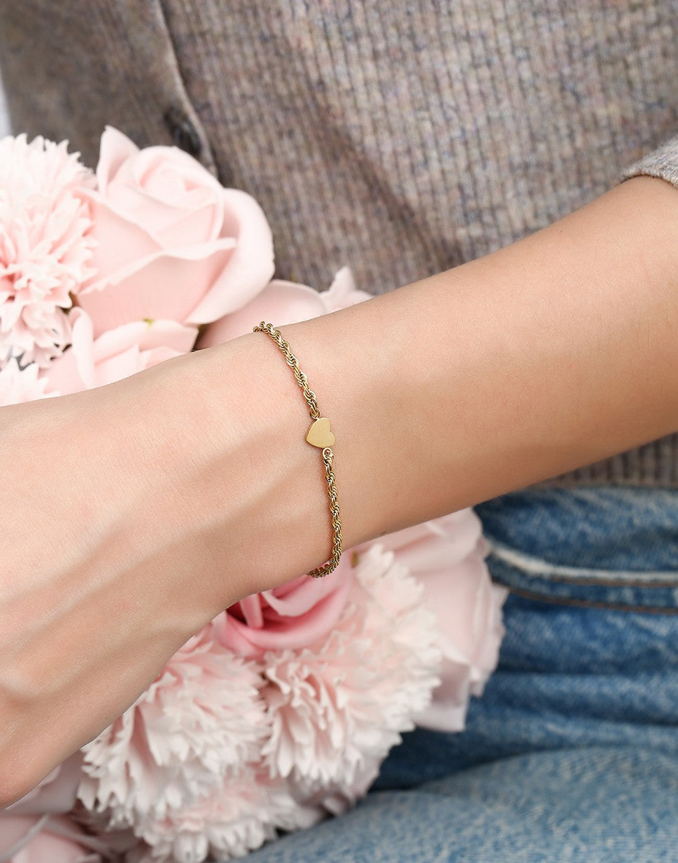 Armband gedraaid met hartje goudkleurig