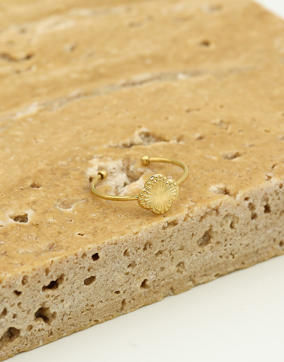 Ring klaver glinster goudkleurig