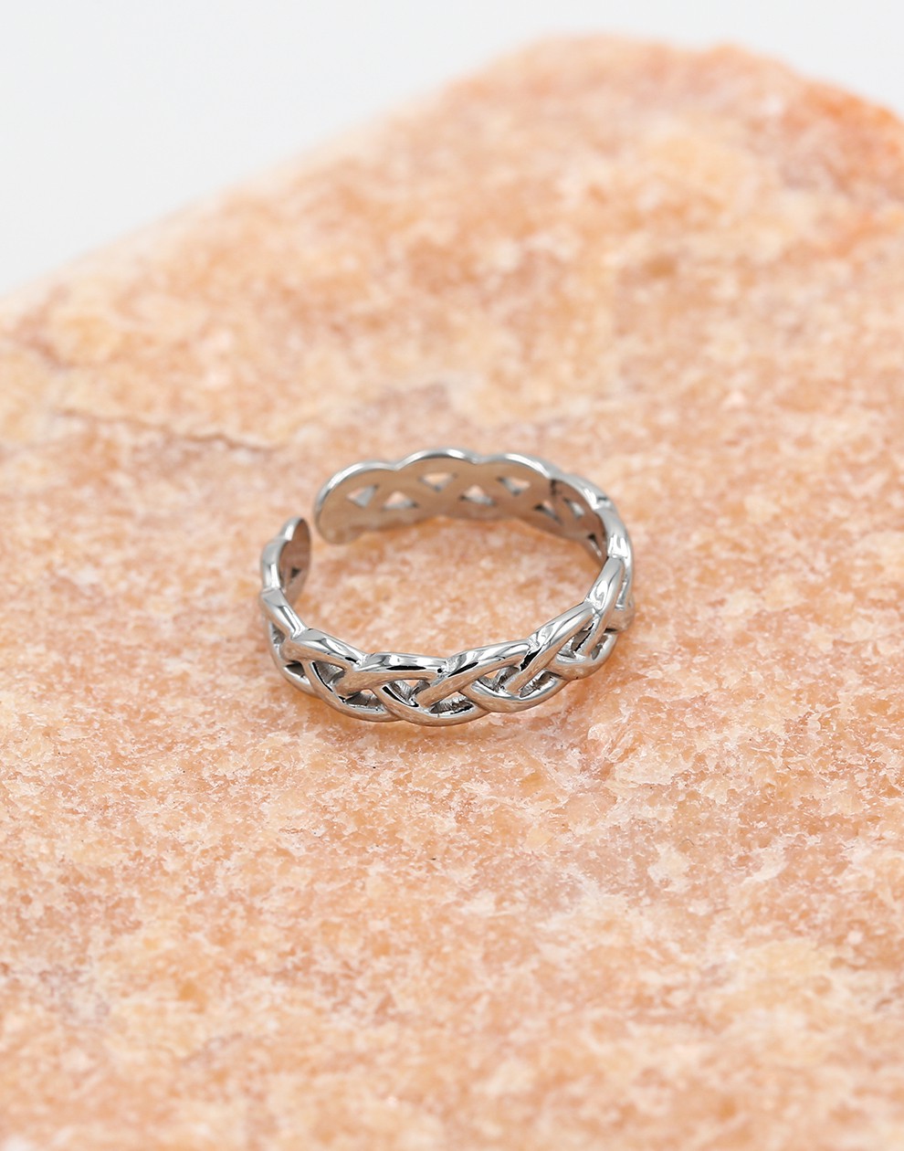 Ring braided pattern silver-colored