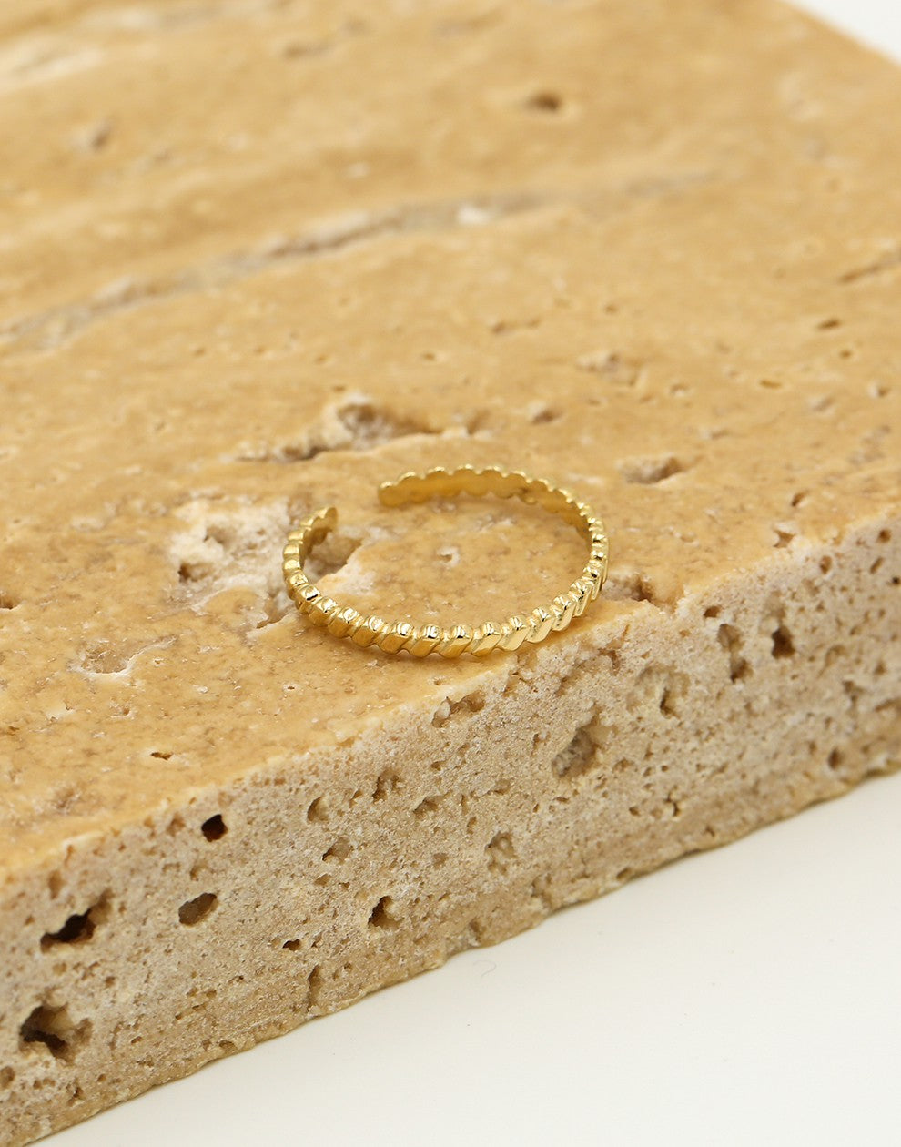 Ring ribbeltjes goudkleurig