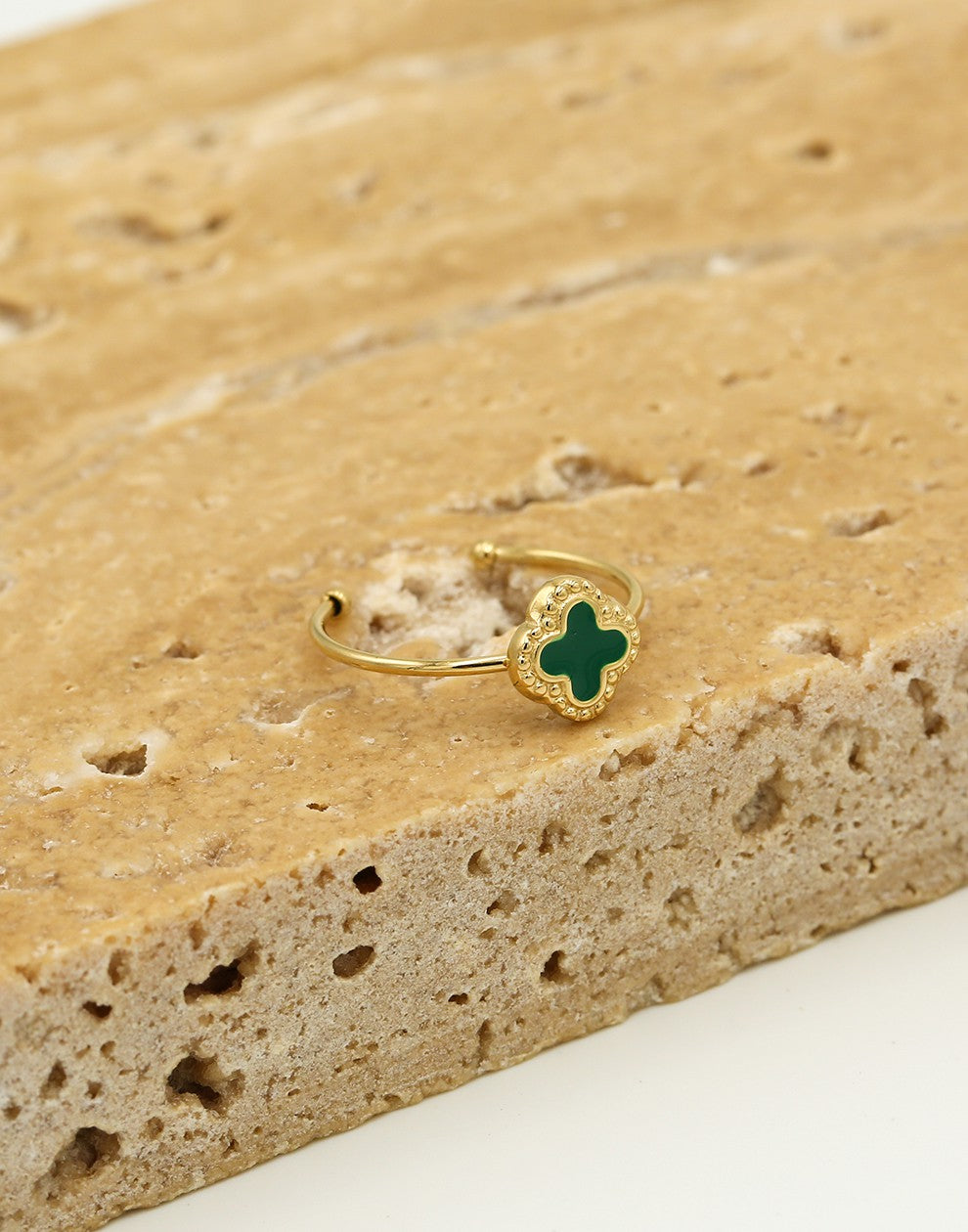 Ring klaver groen goudkleurig