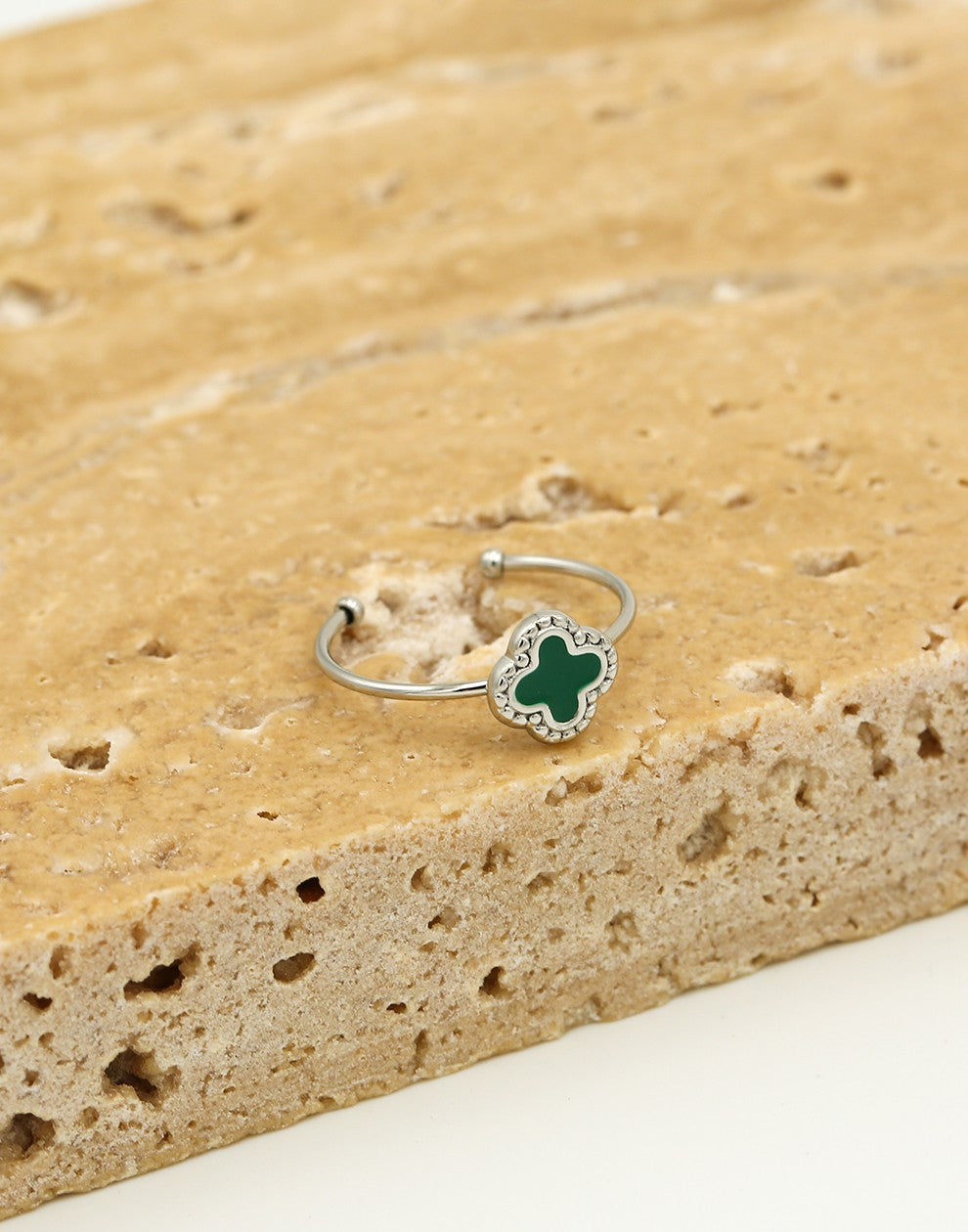 Ring klaver groen zilverkleurig