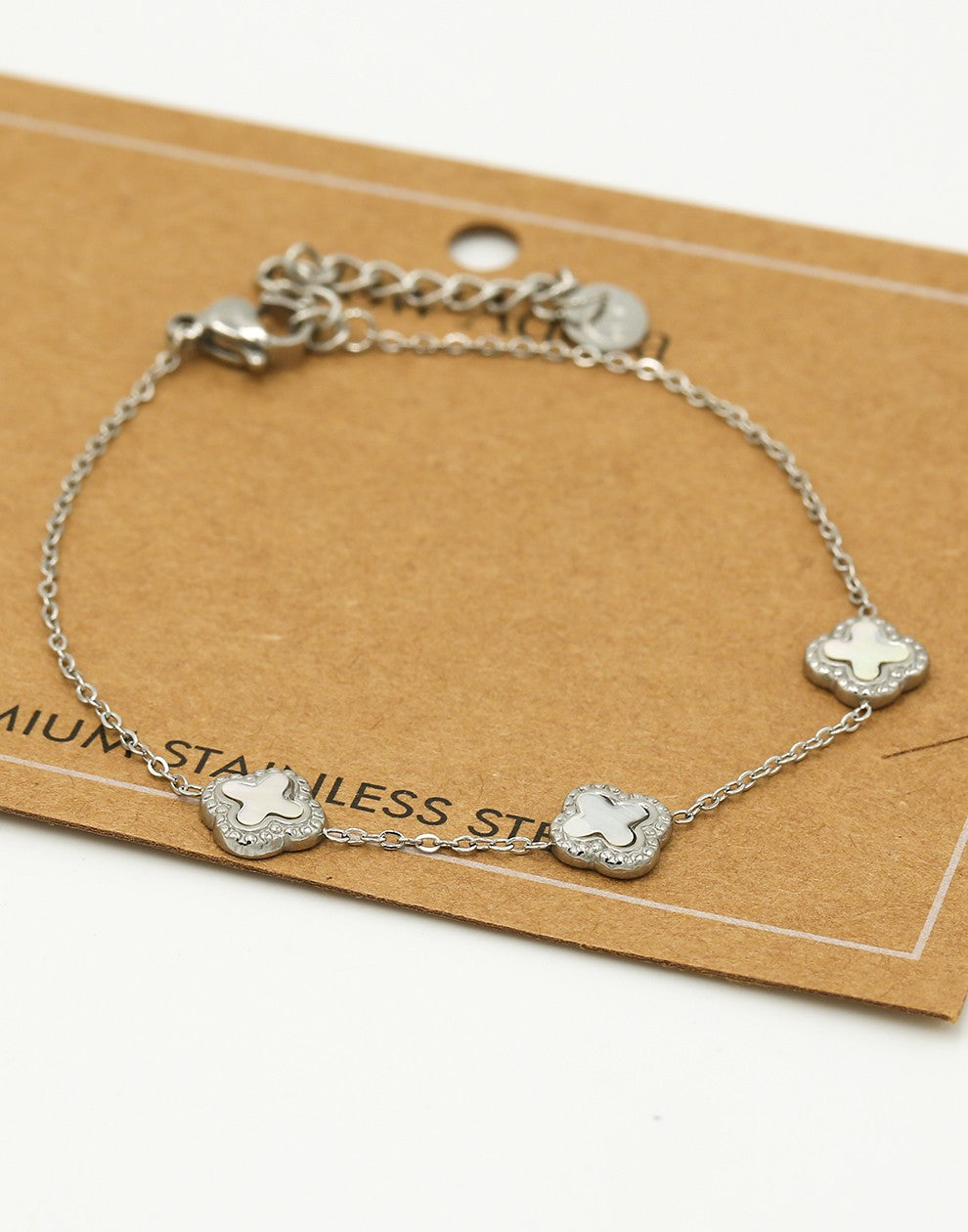 Armband klavers wit zilverkleurig