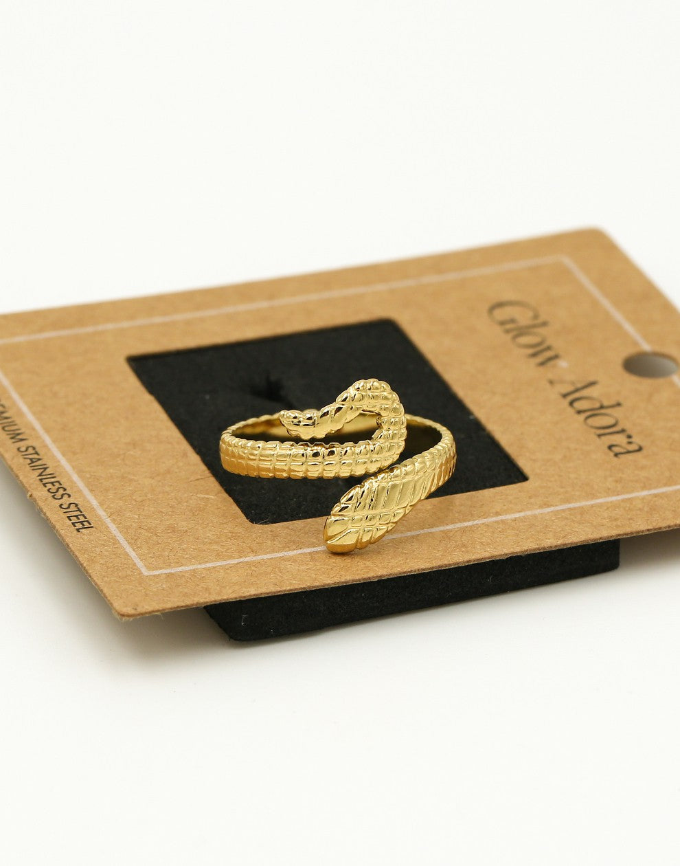 Ring slang goudkleurig
