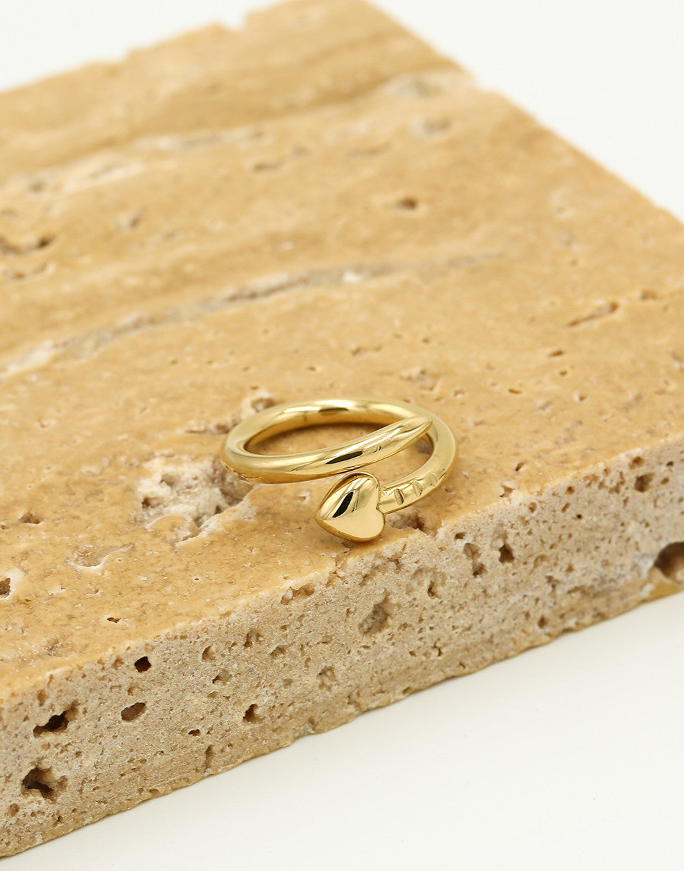 Ring hart spijker goudkleurig