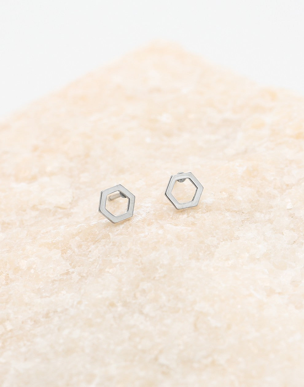 Oorsteker open hexagon zilverkleurig