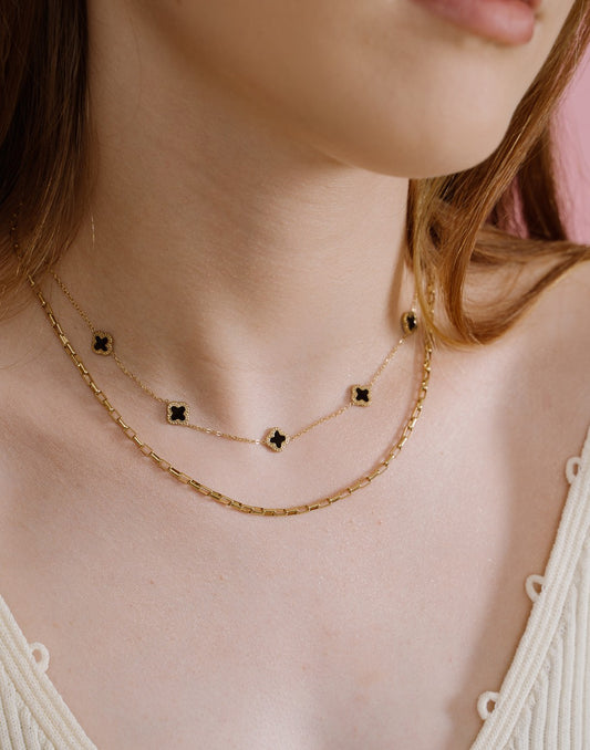 Ketting klavers zwart goudkleurig