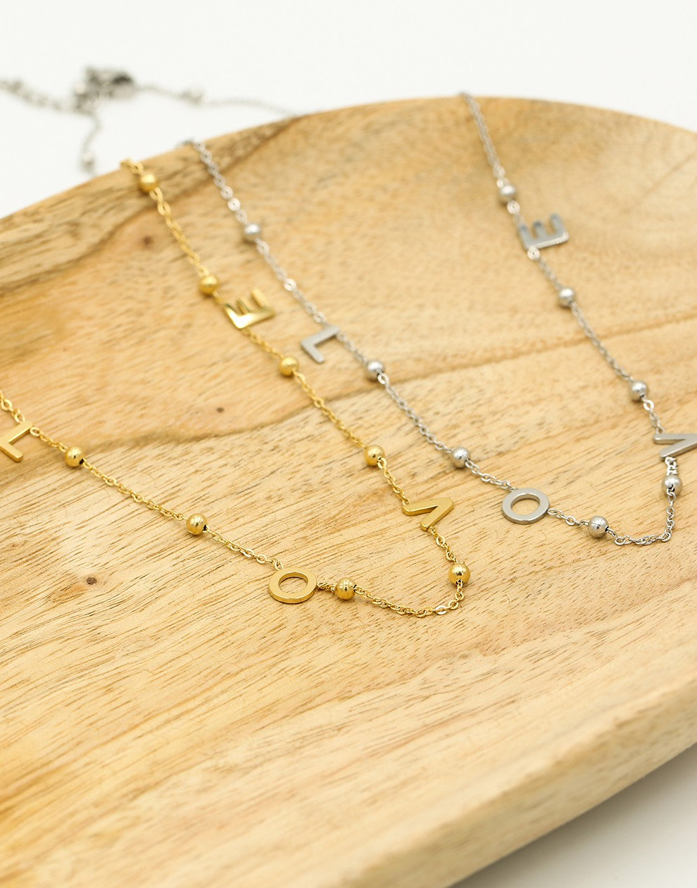 Ketting love bolletjes goudkleurig