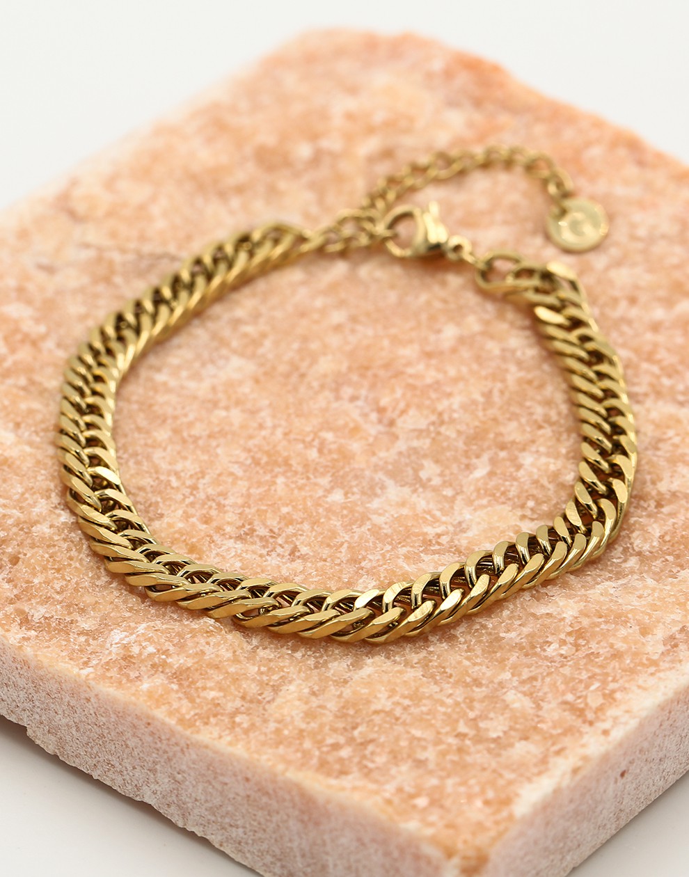 Schakelarmband grof goudkleurig
