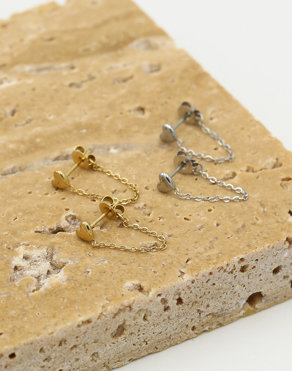 oorsteker hartje chain goudkleurig